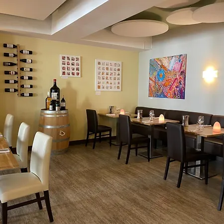 Restaurant La Boule D'or מלון 2*