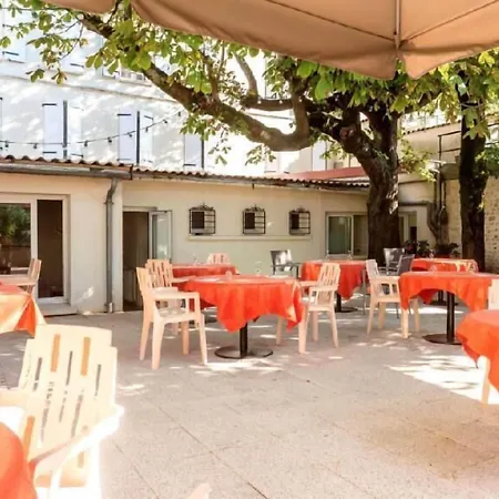 Restaurant La Boule D'or 2* Barbezieux-Saint-Hilaire