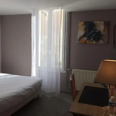 Restaurant La Boule D'or מלון Barbezieux-Saint-Hilaire