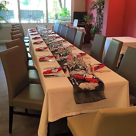 Restaurant La Boule D'or Hotel 2*
