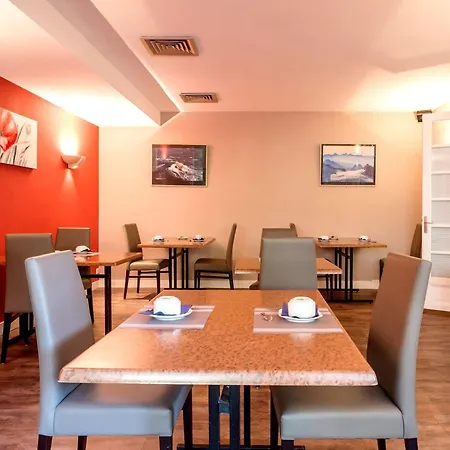 Hotel Restaurant La Boule D'Or 2*