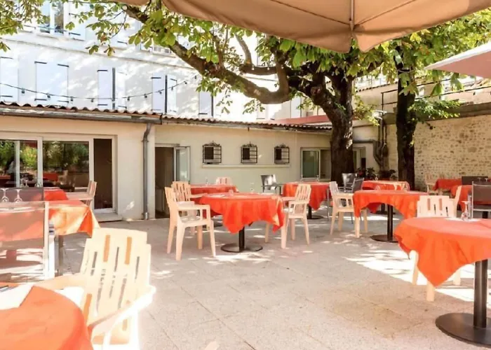 Restaurant La Boule D'or 2* Barbezieux-Saint-Hilaire