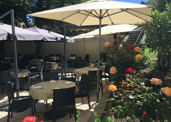 Restaurant La Boule D'or Hotel Barbezieux-Saint-Hilaire