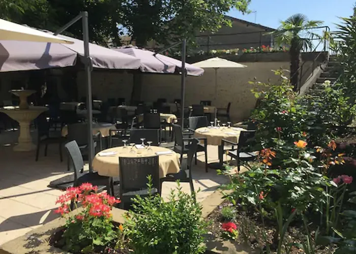 Restaurant La Boule D'or Hotel Barbezieux-Saint-Hilaire