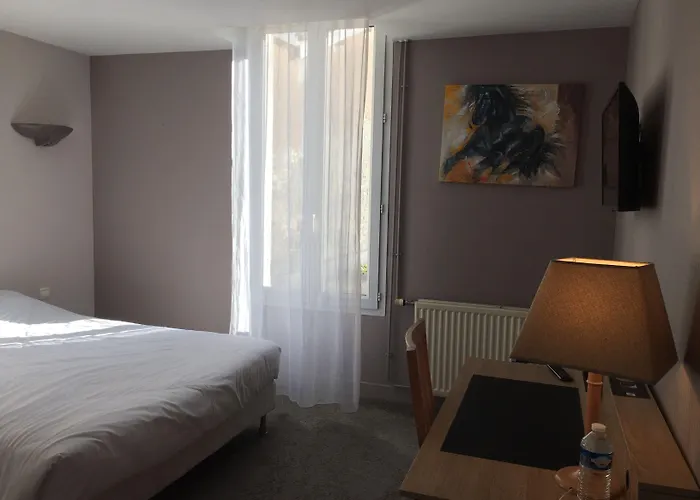 Restaurant La Boule D'or Hotel Barbezieux-Saint-Hilaire